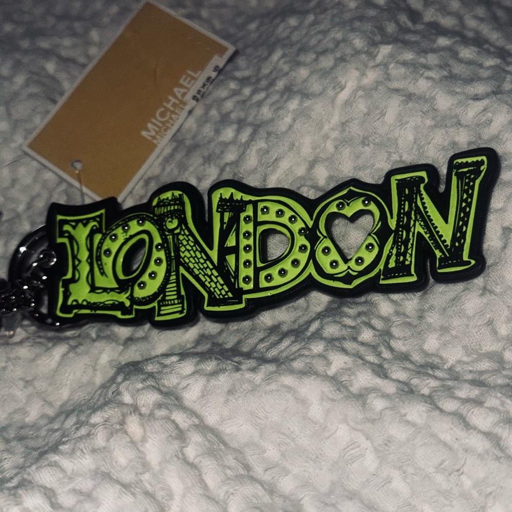 MICHAEL KORS/MK LONDON NEON NOVELTY KEYCHAIN FOB/ vintage rare! 35F9SNZK2X - Picture 11 of 16